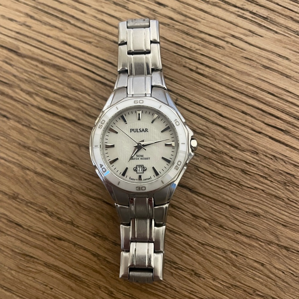 Ladies silver tone pulsar watch. Mother of pearl face. Works great. Used